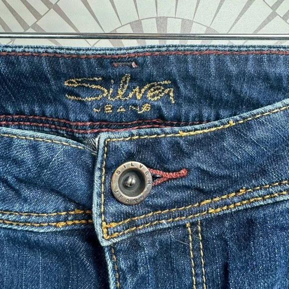 Silver Jeans Women’s Aiko Flood Size 18 Dark Wash No distressing - Picture 2 of 6